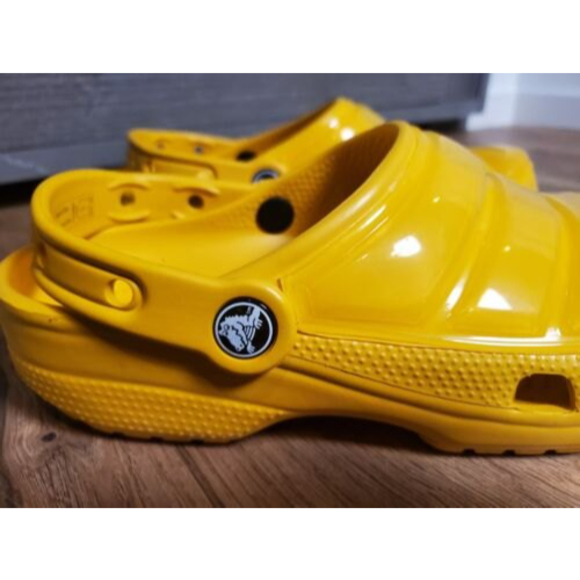 NWOT Crocs Classic Neo Puff Women's Size 7 Mens 5 Clogs Yellow 206624-700 - Picture 3 of 5
